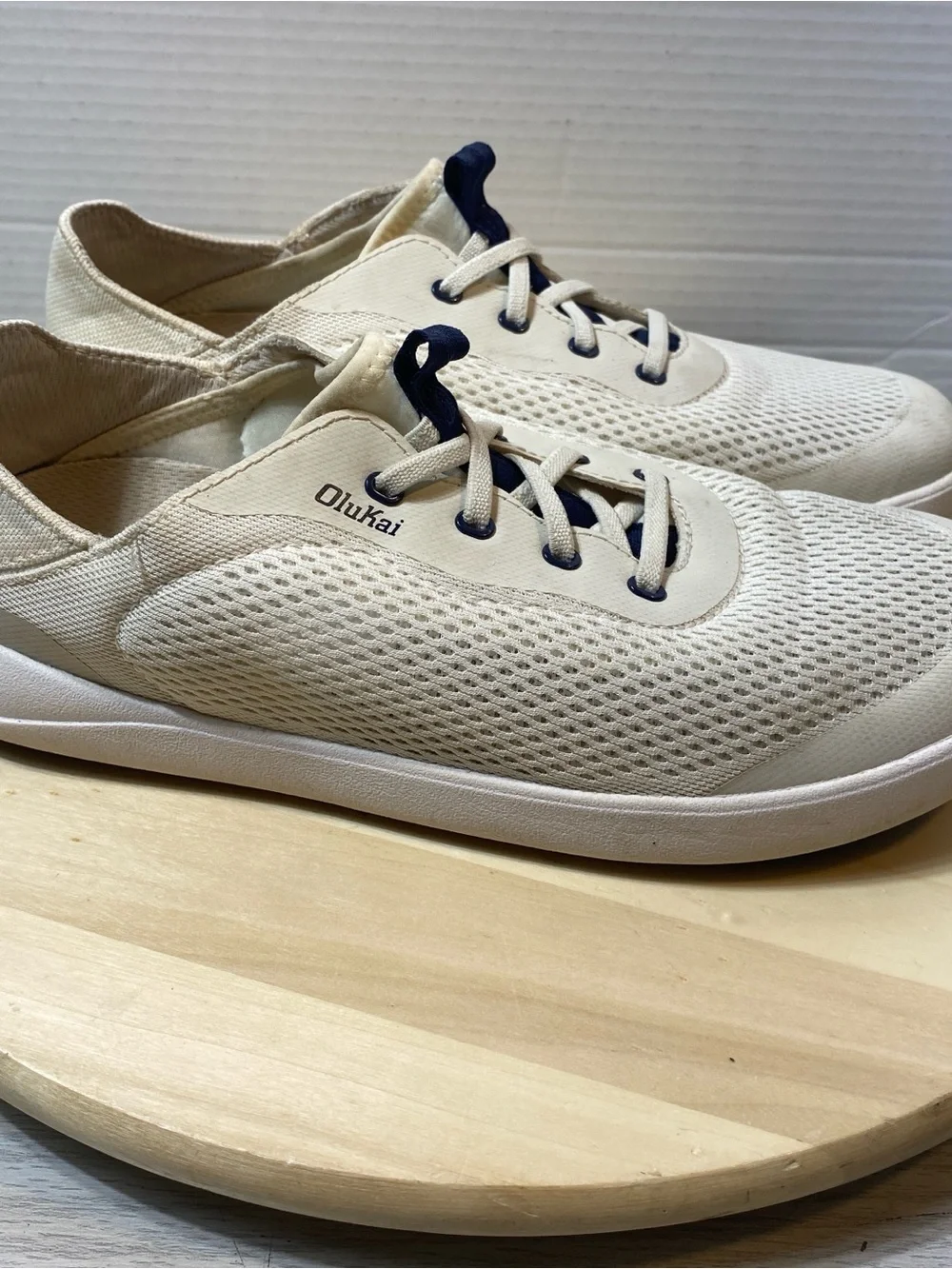Olukai Moku Pae Men's Size 9.5 White Beige Boat Shoes Mesh Casual Sneakers 10472